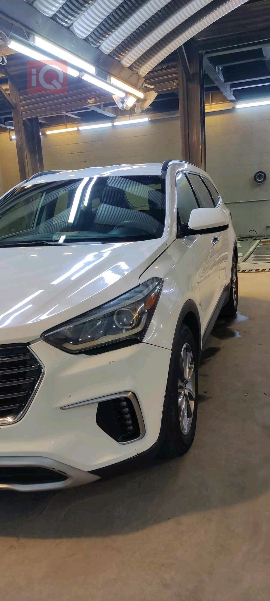 Hyundai Grand Santa Fe